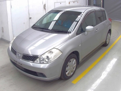 NISSAN TIIDA