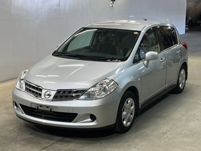 NISSAN TIIDA