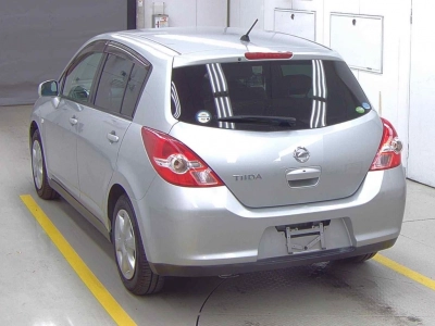 NISSAN TIIDA