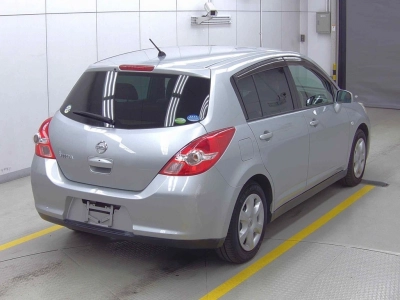 NISSAN TIIDA