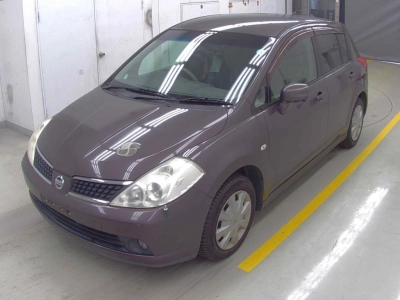 NISSAN TIIDA