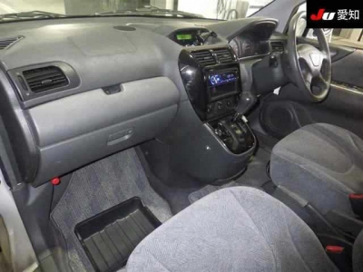 MITSUBISHI CHARIOT GRANDIS