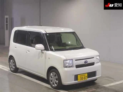 TOYOTA PIXIS SPACE