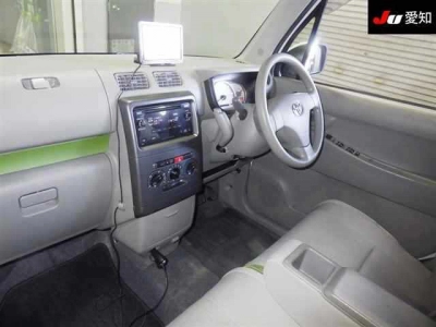TOYOTA PIXIS SPACE