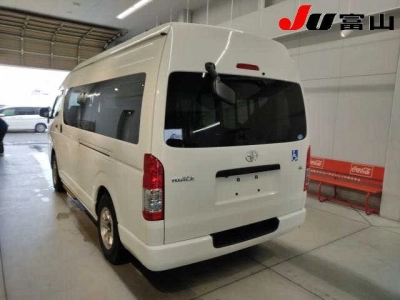 TOYOTA HIACE COMMUTER