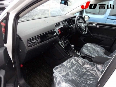 VOLKSWAGEN GOLF TOURAN