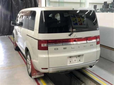 MITSUBISHI DELICA D:5