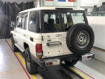 TOYOTA LAND CRUISER 70