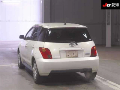 TOYOTA IST