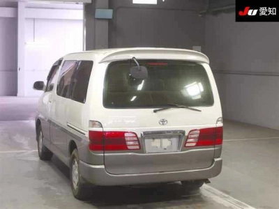 TOYOTA GRAND HIACE