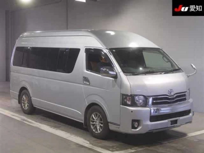 TOYOTA HIACE COMMUTER