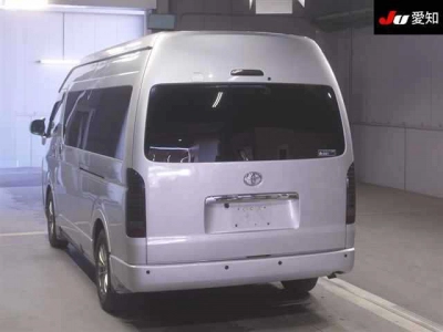 TOYOTA HIACE COMMUTER