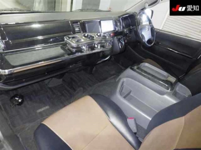 TOYOTA HIACE COMMUTER