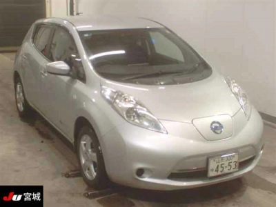 NISSAN LEAF