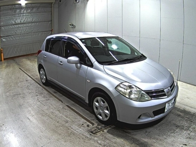 NISSAN TIIDA