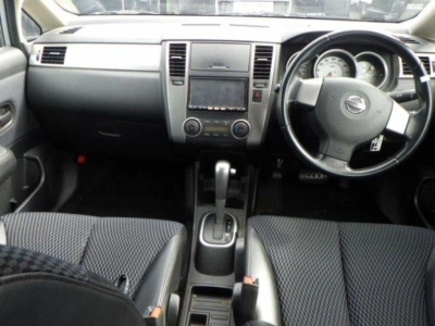 NISSAN TIIDA