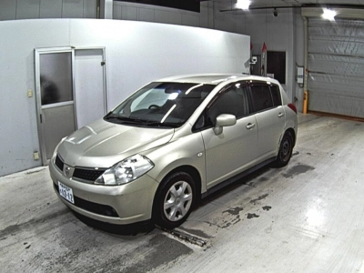 NISSAN TIIDA