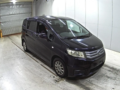 HONDA FREED SPIKE