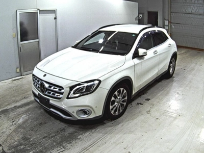 MERCEDES BENZ GLA
