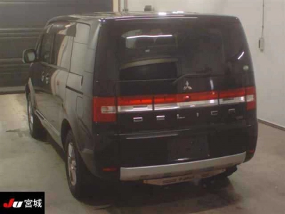 MITSUBISHI DELICA D:5