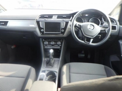 VOLKSWAGEN GOLF TOURAN