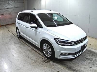 VOLKSWAGEN GOLF TOURAN