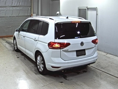 VOLKSWAGEN GOLF TOURAN