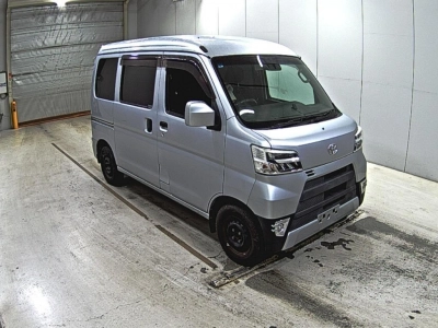 TOYOTA PIXIS VAN