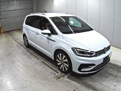 VOLKSWAGEN GOLF TOURAN