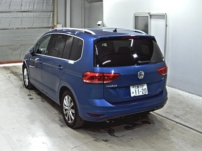 VOLKSWAGEN GOLF TOURAN