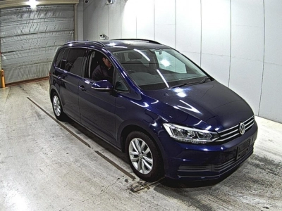 VOLKSWAGEN GOLF TOURAN
