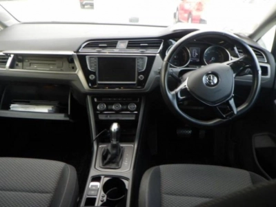 VOLKSWAGEN GOLF TOURAN