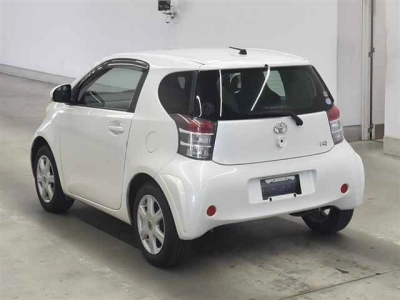 TOYOTA IQ