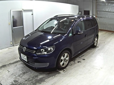VOLKSWAGEN GOLF TOURAN