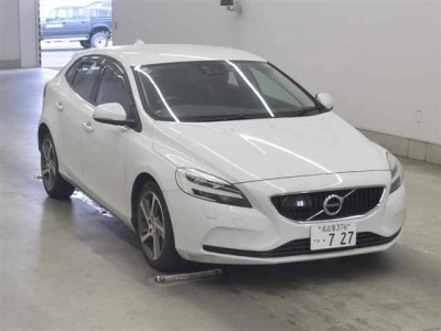 VOLVO V40