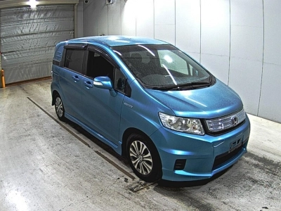 HONDA FREED SPIKE HYBRID