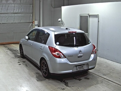 NISSAN TIIDA