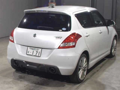 SUZUKI SWIFT