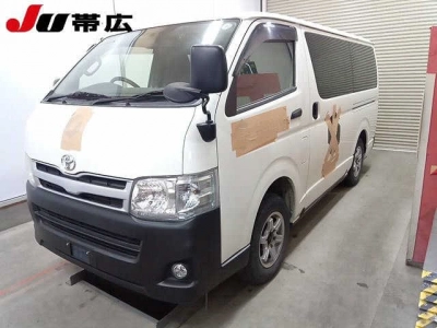 TOYOTA HIACE