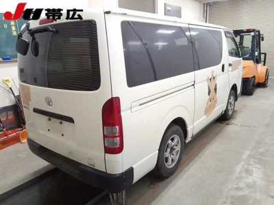 TOYOTA HIACE