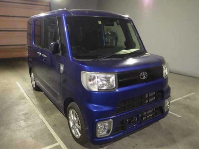 TOYOTA PIXIS MEGA