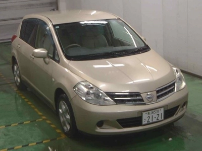 NISSAN TIIDA
