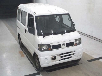 NISSAN CLIPPER VAN