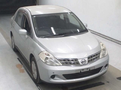 NISSAN TIIDA LATIO