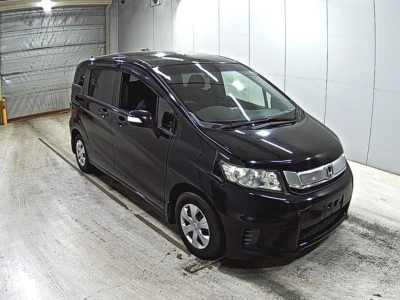 HONDA FREED SPIKE
