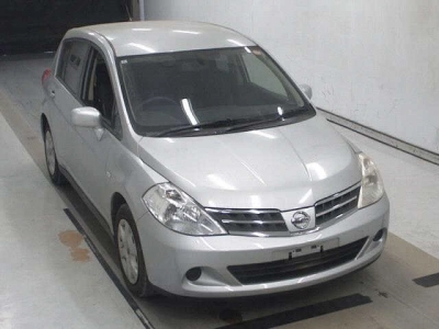 NISSAN TIIDA