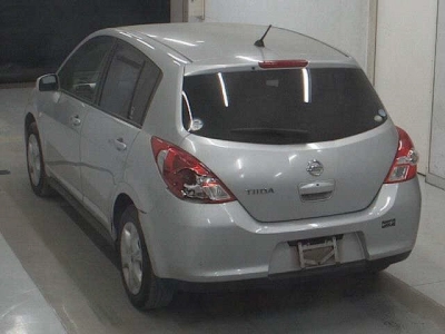 NISSAN TIIDA