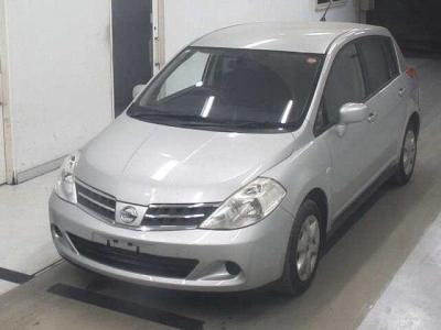 NISSAN TIIDA