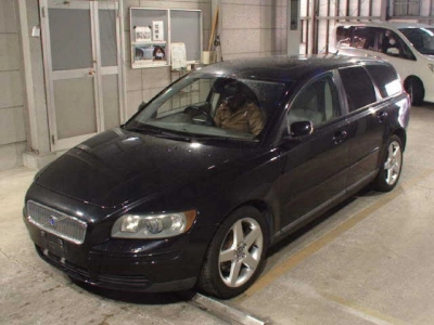 VOLVO V50