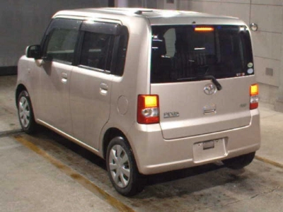 TOYOTA PIXIS SPACE